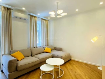Apartment. Kyiv, Oleся Гончара Street