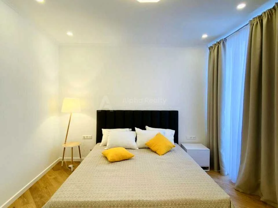 Apartment. Kyiv, Oleся Гончара Street