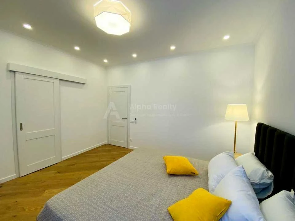 Apartment. Kyiv, Oleся Гончара Street