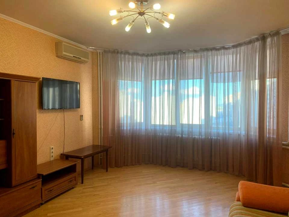 Квартира. Киев, проспект Миколи Бажана.