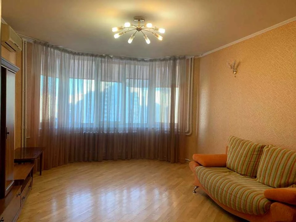 Квартира. Киев, проспект Миколи Бажана.