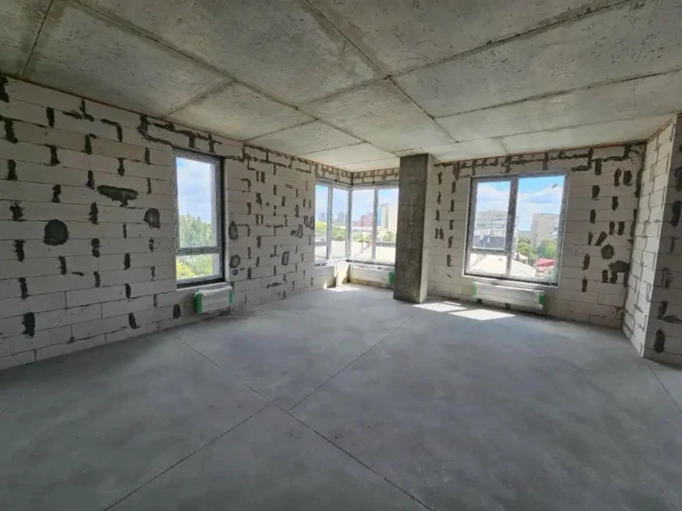 Owner. Selling my 3-room apartment at Гончара 40. Below.