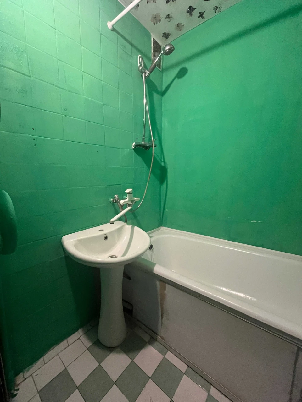Sale of a 3-room apartment in Chernihiv, Sherstianka. LD