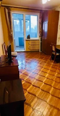 For Sale: 3-room apartment in the Oleksievka district.