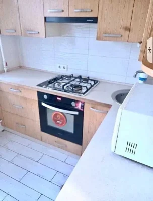 For Sale: 3-room apartment in the Oleksievka district.