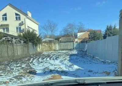 Дом в престижном районе с участком под строительство