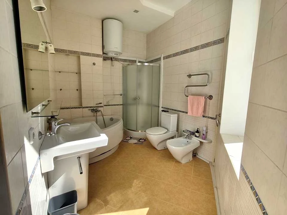 Apartment. Kyiv, Khoryva Street.