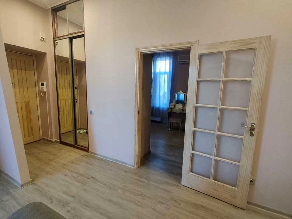 Apartment. Kyiv, Khoryva Street.