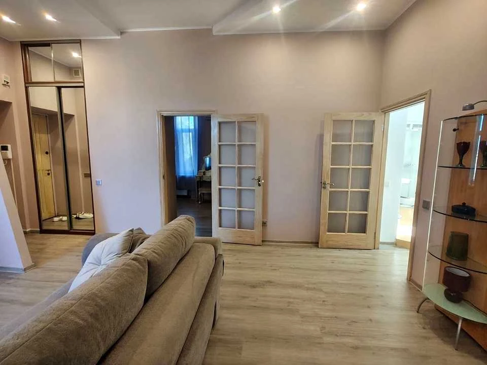 Apartment. Kyiv, Khoryva Street.