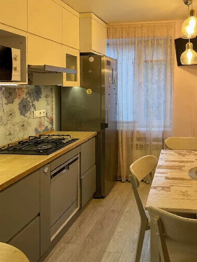 For Sale: 3-Bedroom Apartment on Solnechnaya Nabarozh