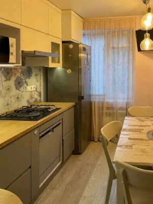 For Sale: 3-Bedroom Apartment on Solnechnaya Nabarozh