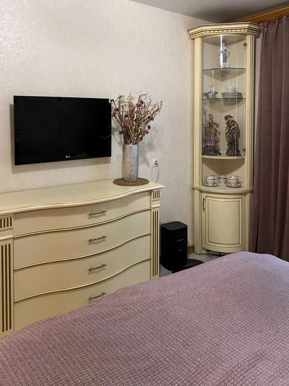 For Sale: 3-Bedroom Apartment on Solnechnaya Nabarozh