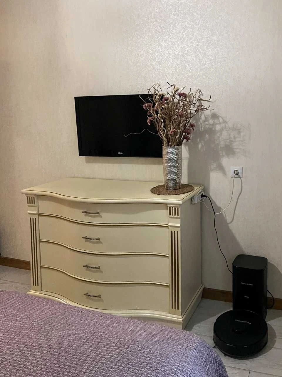 For Sale: 3-Bedroom Apartment on Solnechnaya Nabarozh