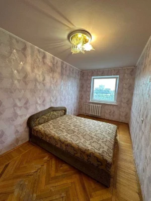 Selling a 3-bedroom apartment in new buildings near the Palace of Sports metro station. Certificate.