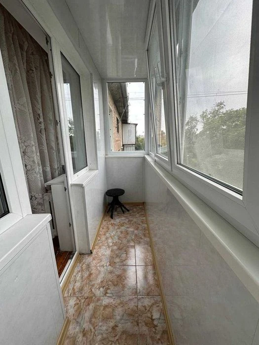 Selling a 3-bedroom apartment in new buildings near the Palace of Sports metro station. Certificate.