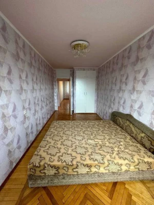 Selling a 3-bedroom apartment in new buildings near the Palace of Sports metro station. Certificate.