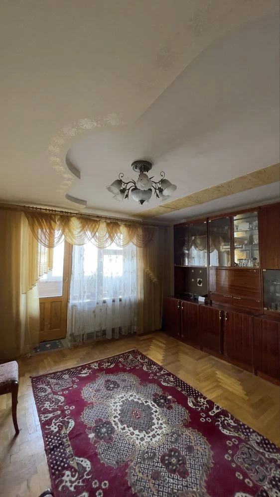 Продается 3-комнатная квартира