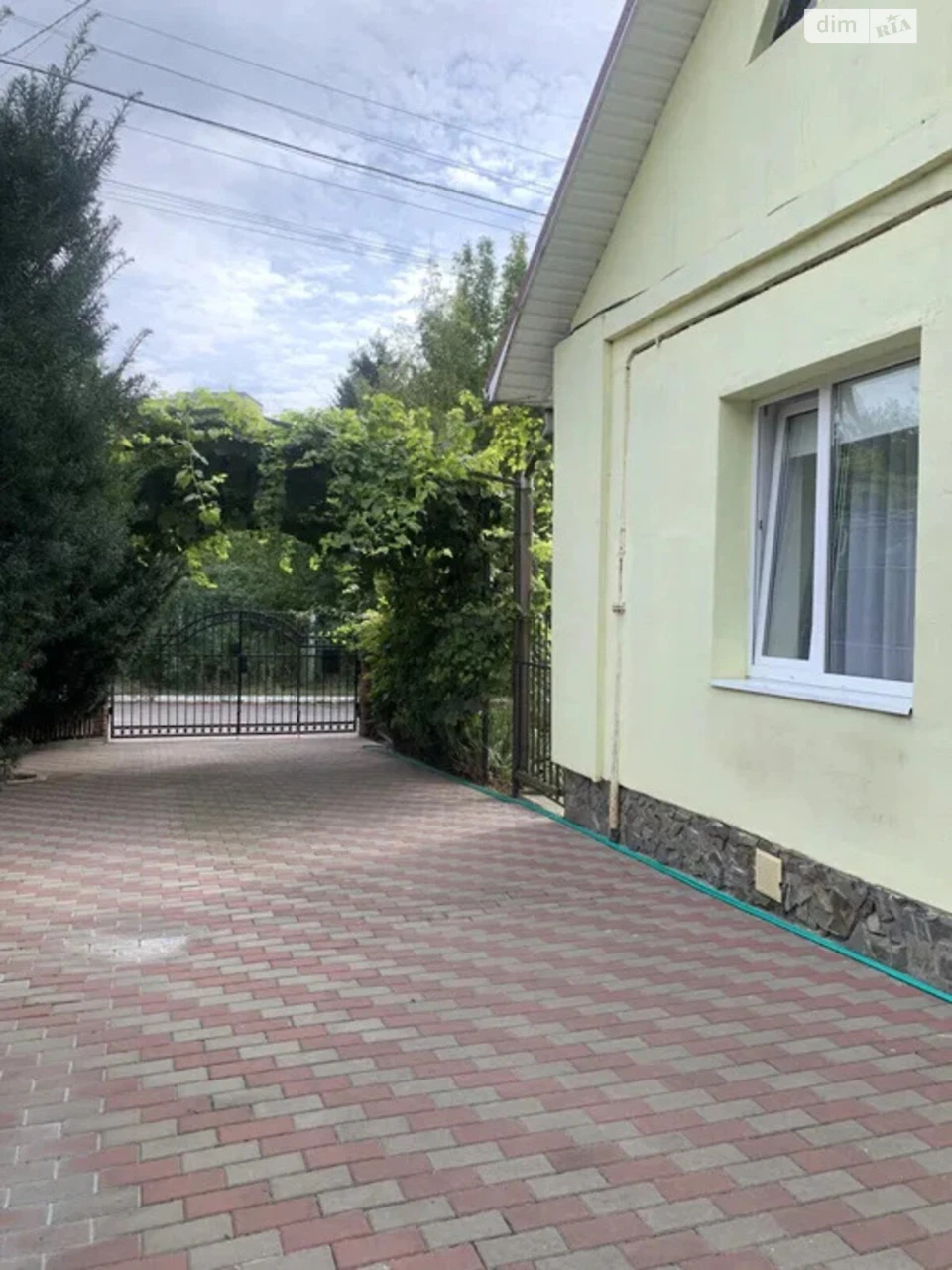 Sale of a House Section, Kichkaryka