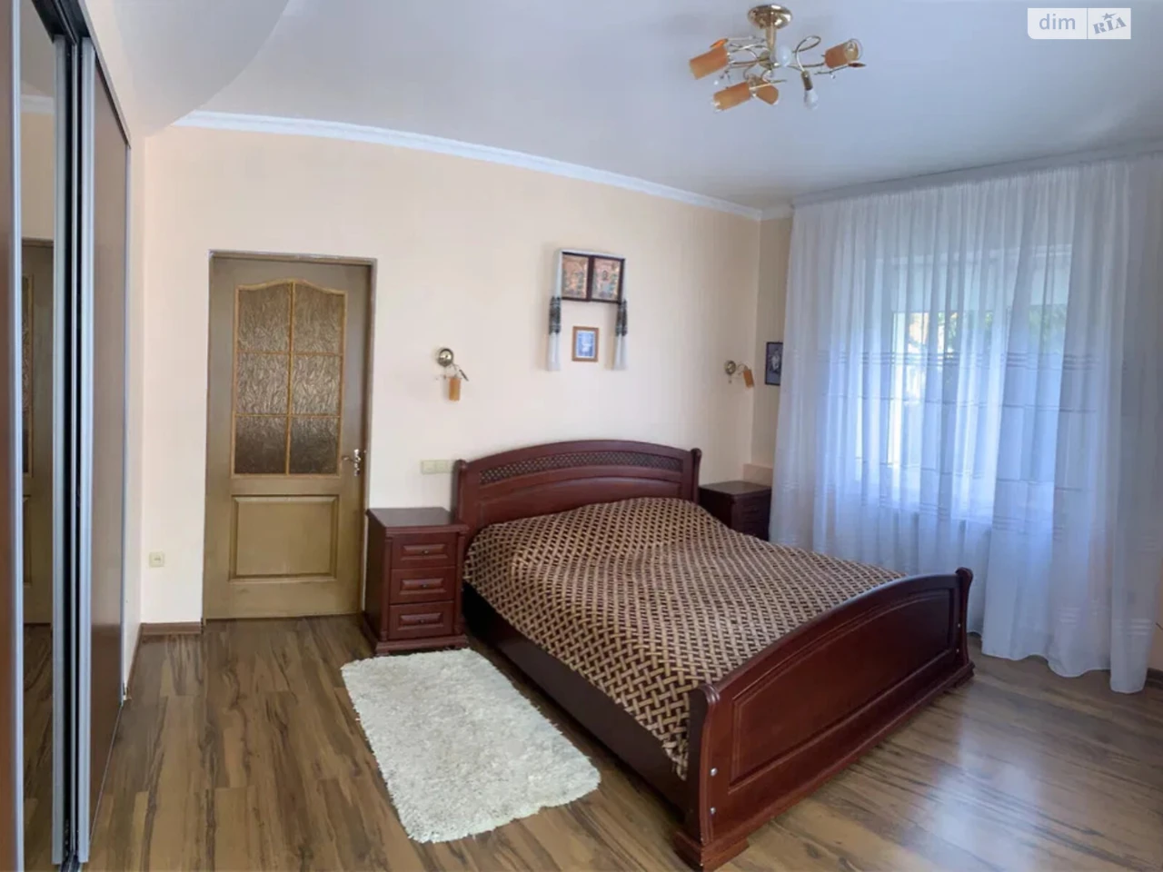 Sale of a House Section, Kichkaryka