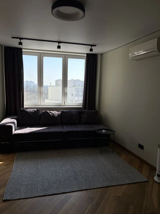 Apartment for sale near the metro station Livoberezhna, Andriy Sheptytsko St.
