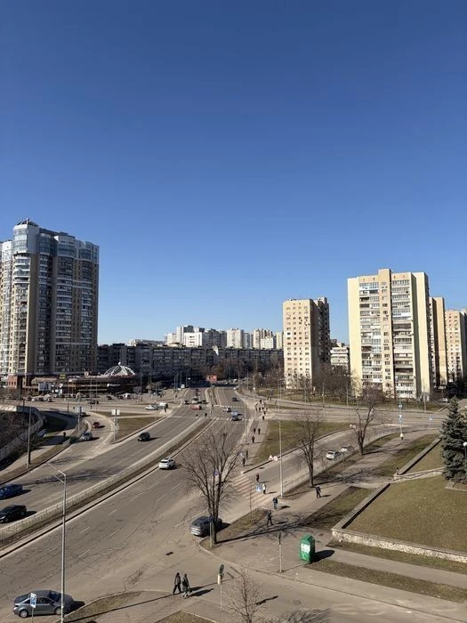 Apartment for sale near the metro station Livoberezhna, Andriy Sheptytsko St.