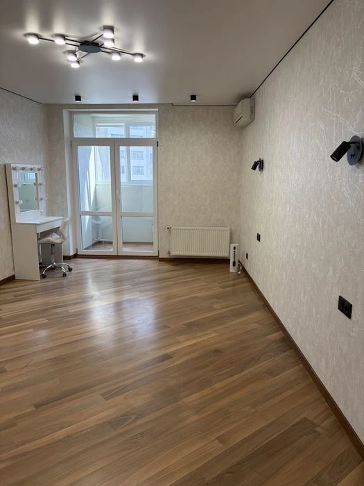 Apartment for sale near the metro station Livoberezhna, Andriy Sheptytsko St.