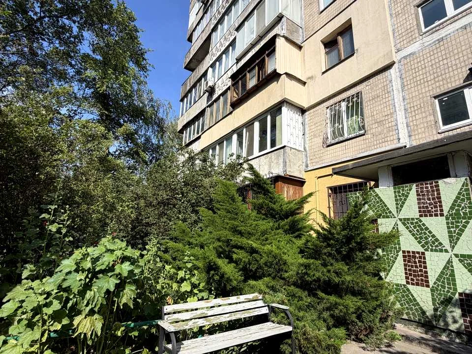 Квартира. Киев, улица Романа Ратушного, 1