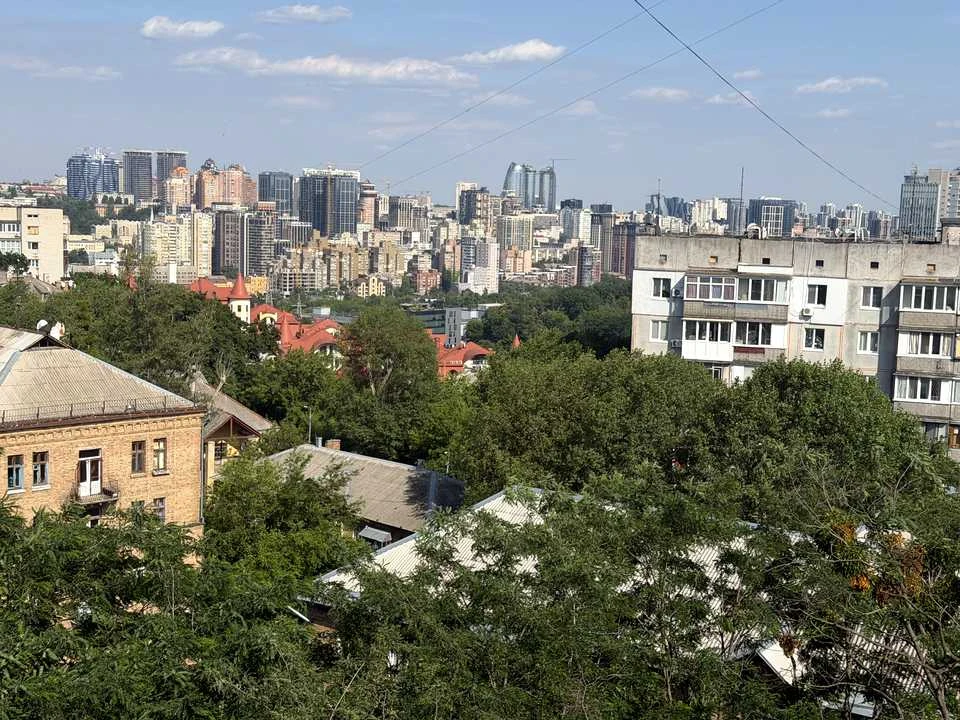 Квартира. Киев, улица Романа Ратушного, 1
