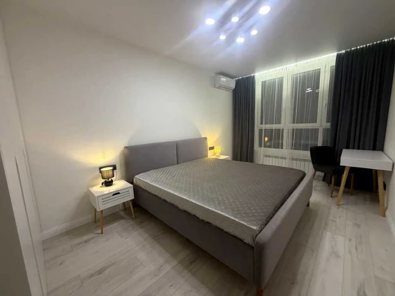 Apartment. Kyiv, Naberezhno-Rybalska Street