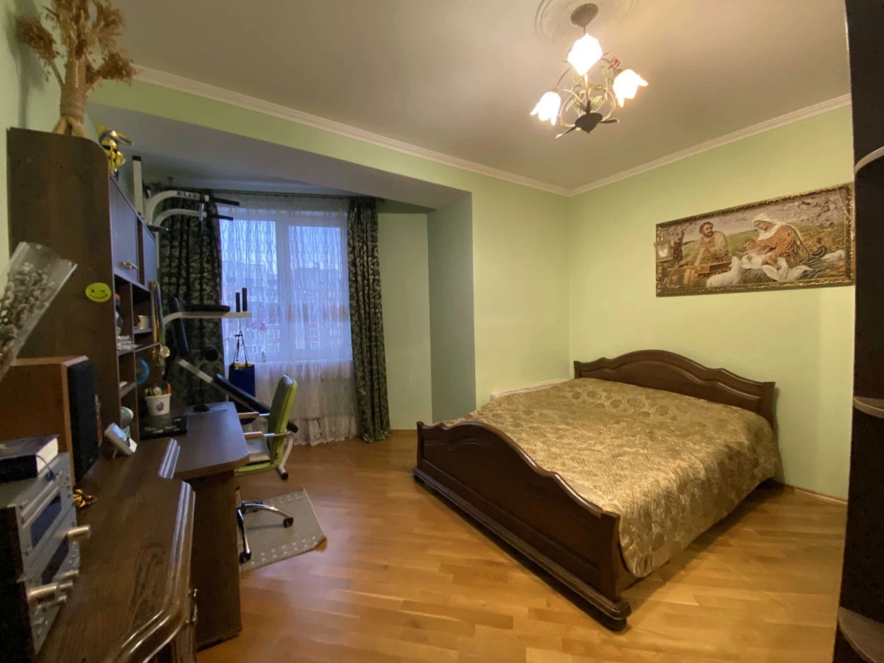 Продается 2-комнатная квартира в новостройке по проспекту Червоной Калины, в районе ТЦ Inter Citi.