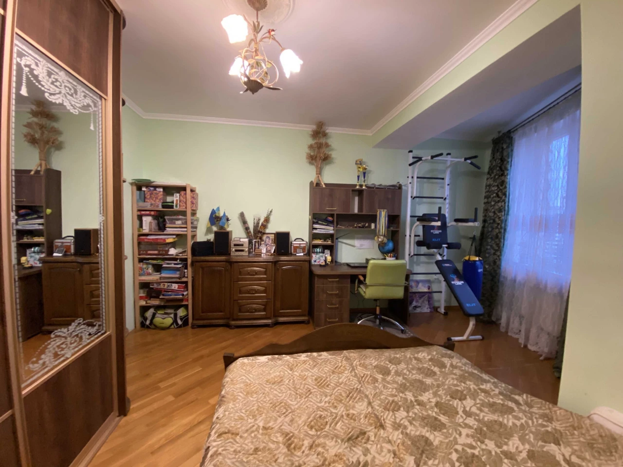 Продается 2-комнатная квартира в новостройке по проспекту Червоной Калины, в районе ТЦ Inter Citi.