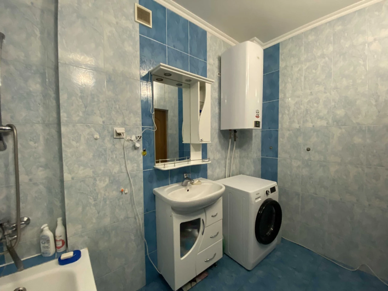 Продается 2-комнатная квартира в новостройке по проспекту Червоной Калины, в районе ТЦ Inter Citi.