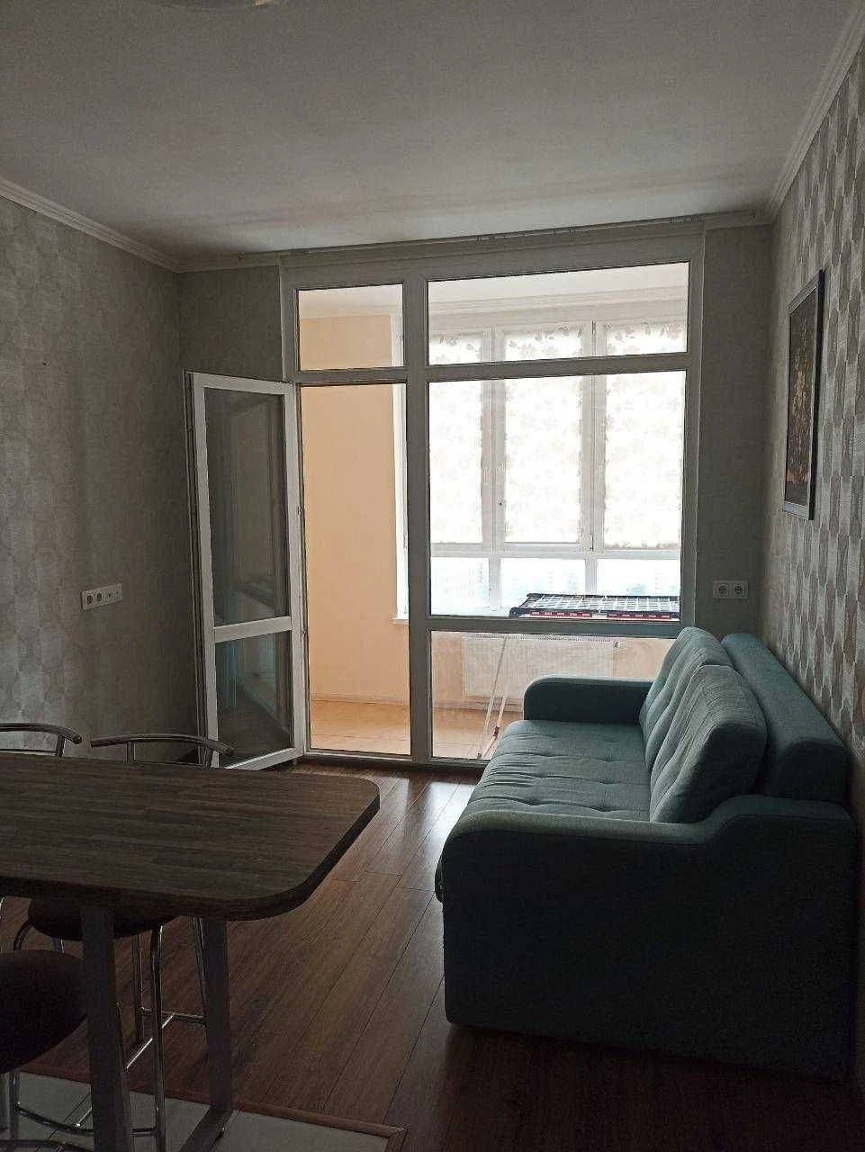 Продам велику 1-кімнатну квартиру 51 кв.м  по вул. Глушкова,