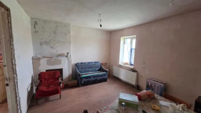 Будинок під ремонт 80 м² на 8 сотках у Матвіївці. Один на вс