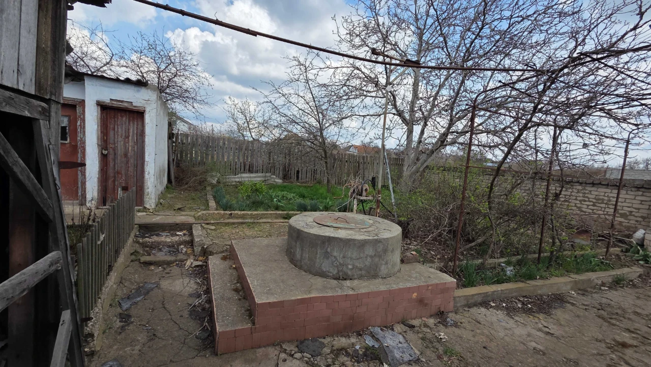 Будинок під ремонт 80 м² на 8 сотках у Матвіївці. Один на вс