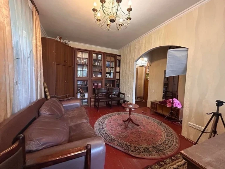1-room apartment in Syrets metro | brick house | 2 floor