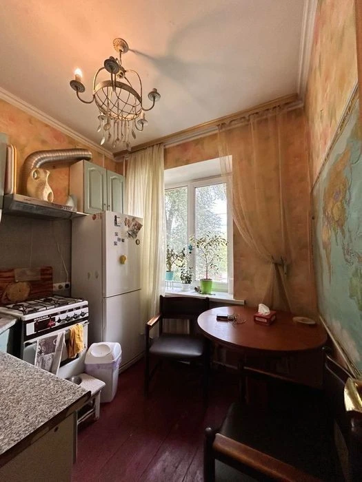 1-room apartment in Syrets metro | brick house | 2 floor