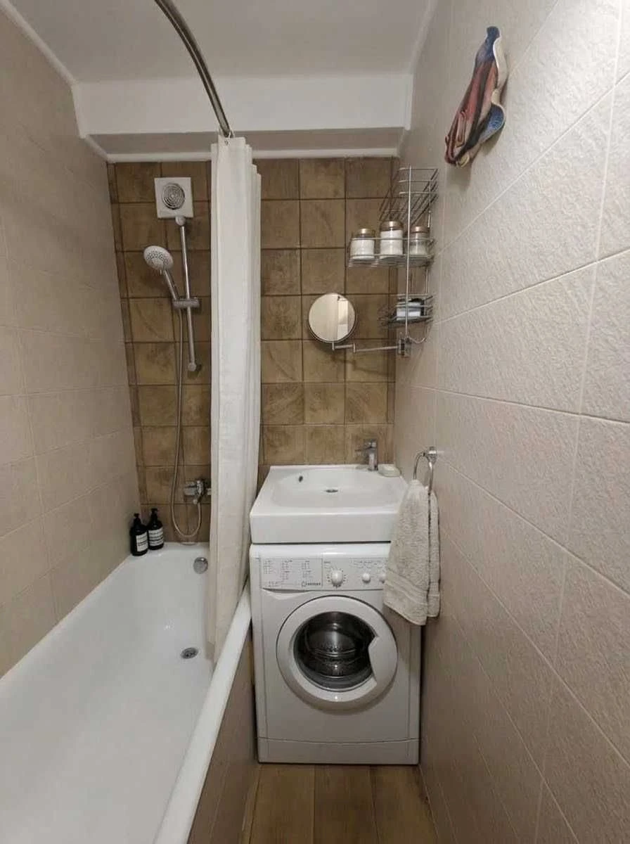 Sale of a 3-room apartment 77 sq m in Naboki Sergey (Bazhova), 10, Metro Dar