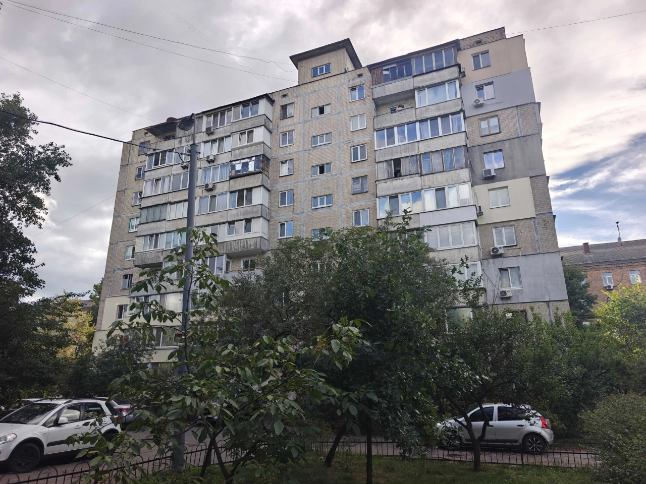 Sale of a 3-room apartment 77 sq m in Naboki Sergey (Bazhova), 10, Metro Dar