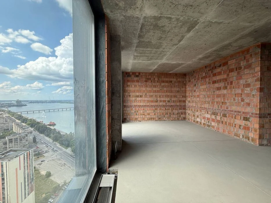 Apartment for sale in the Mayak residential complex near Shevchenko Park
