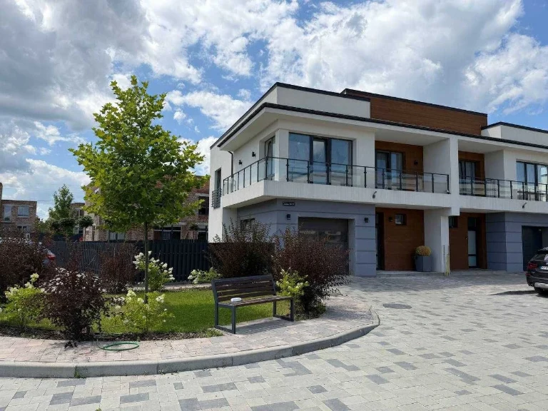 Продажа современного таунхауса - частный дом по цене квартиры