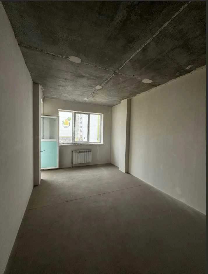 Продается 3-комнатная квартира, 89 кв.м, 3 этаж, под чистое строительство