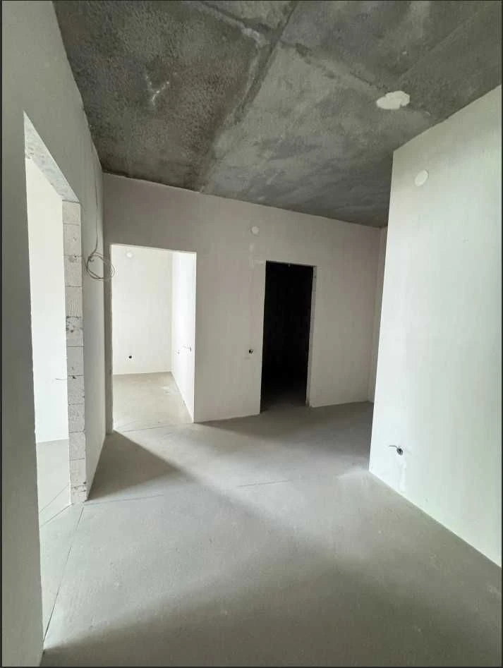 Продается 3-комнатная квартира, 89 кв.м, 3 этаж, под чистое строительство
