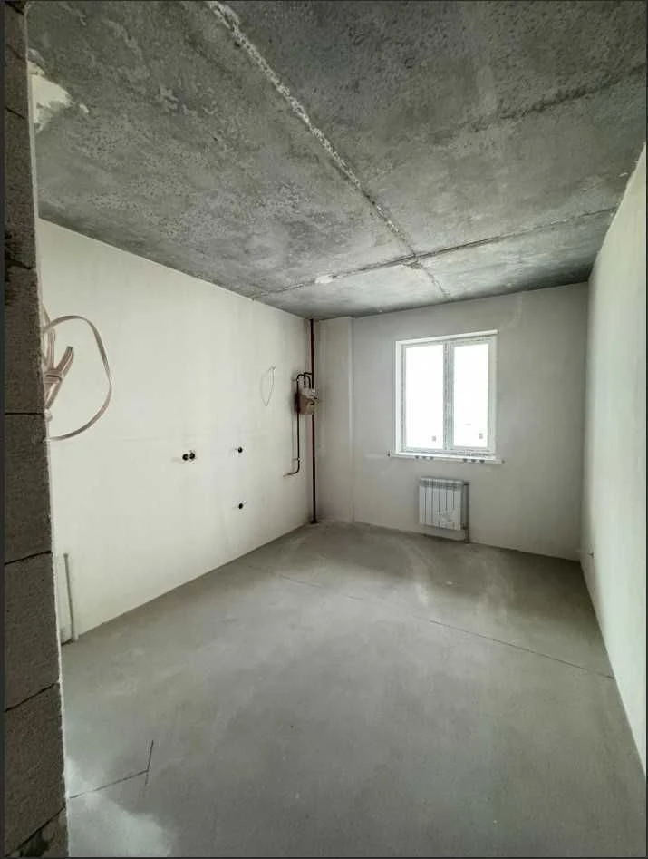 Продается 3-комнатная квартира, 89 кв.м, 3 этаж, под чистое строительство