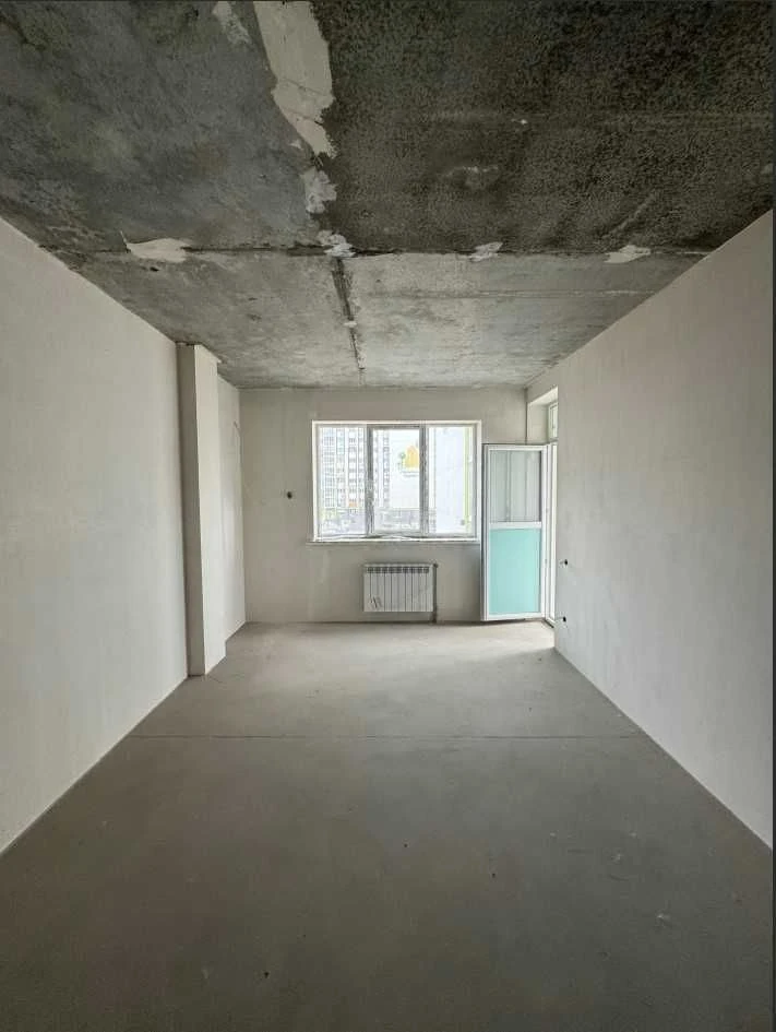 Продается 3-комнатная квартира, 89 кв.м, 3 этаж, под чистое строительство