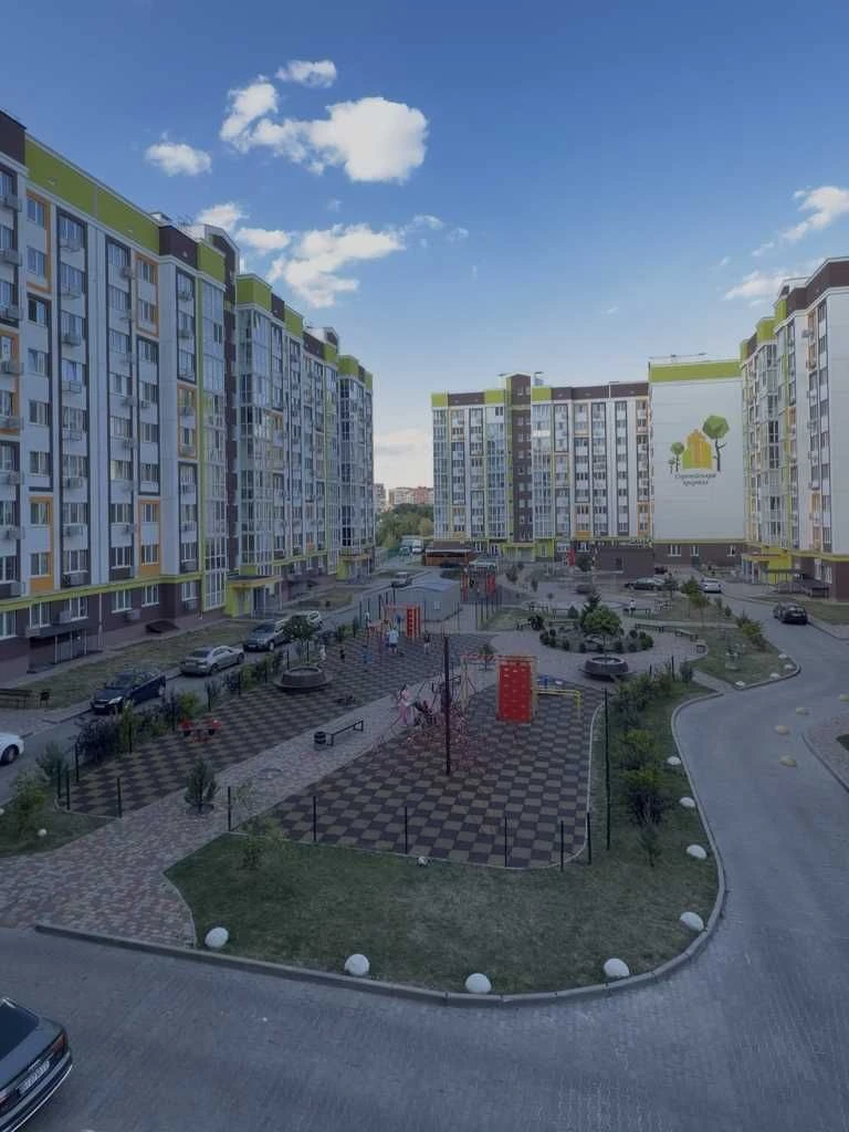 Продается 3-комнатная квартира, 89 кв.м, 3 этаж, под чистое строительство