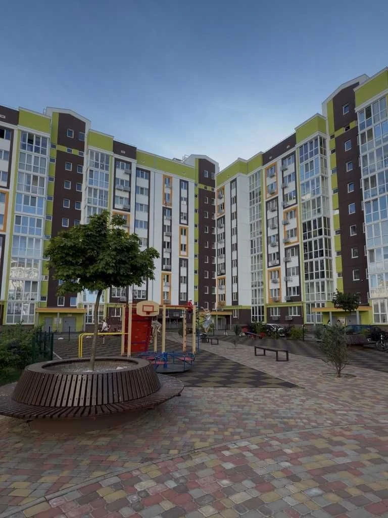 Продается 3-комнатная квартира, 89 кв.м, 3 этаж, под чистое строительство