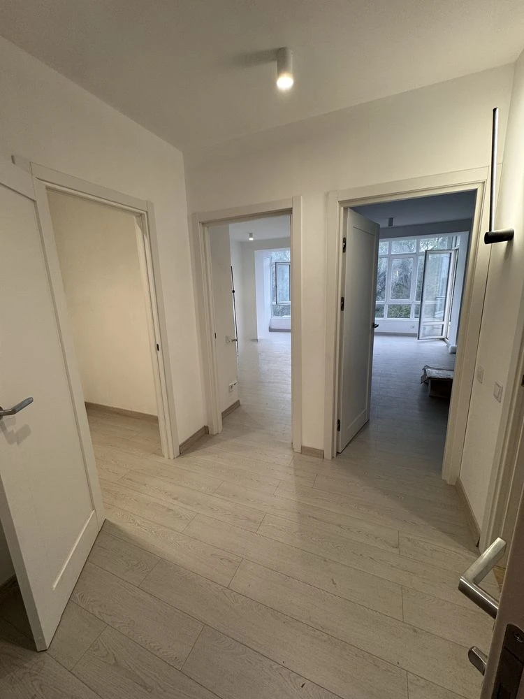 One-bedroom apartment, fully renovated and ready to move in!
