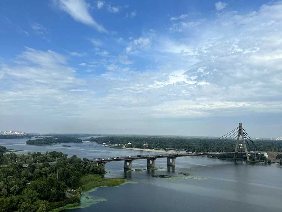 Квартира. Киев, Набережно-Рибальская ул.