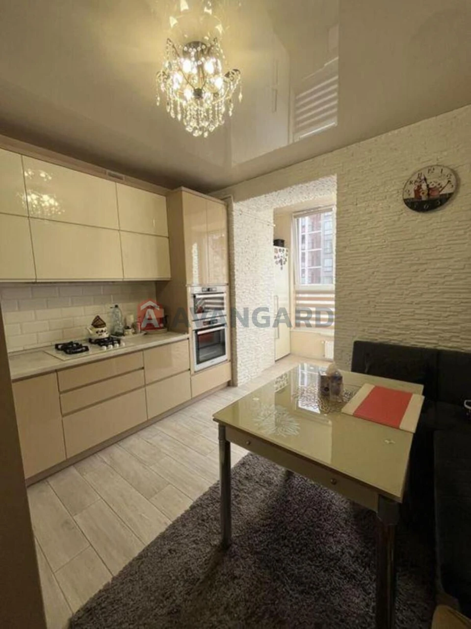 Продаж 2-кімнатної квартири. Б.Хмельницького 230а. 67м2.